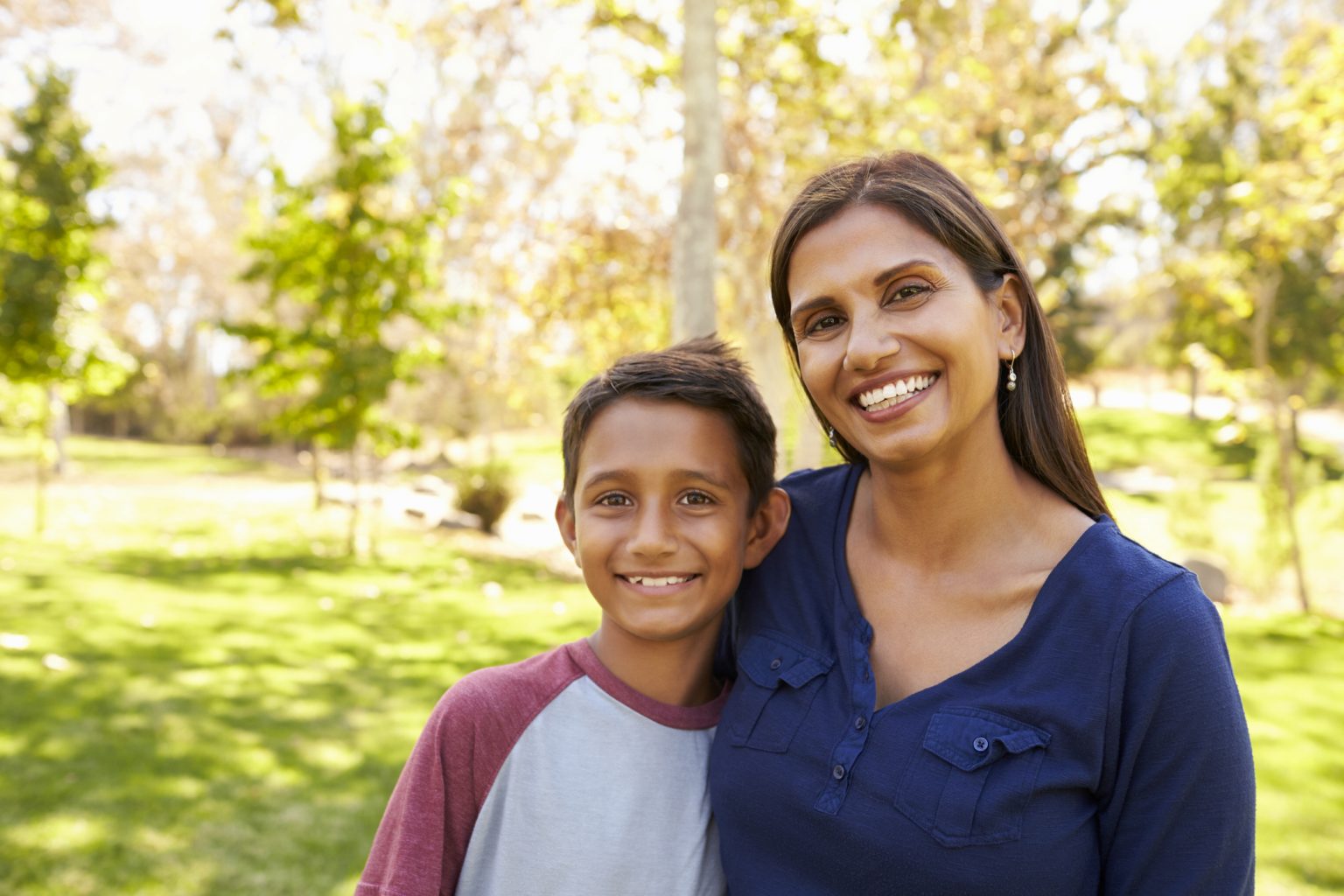 American daughter. Фото мать и взрослый сын азиаты. Mixed Race parents.